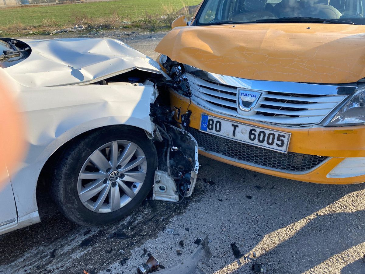 osmaniyede otomobil ile ticari taksi carpisti 1 R1kQmEBH
