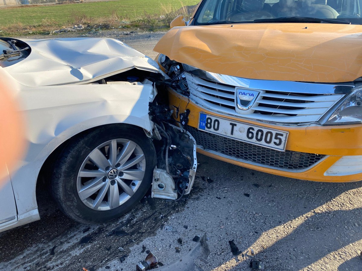 osmaniyede otomobil ile ticari taksi carpisti 2 yarali 0 u5NW8JNt