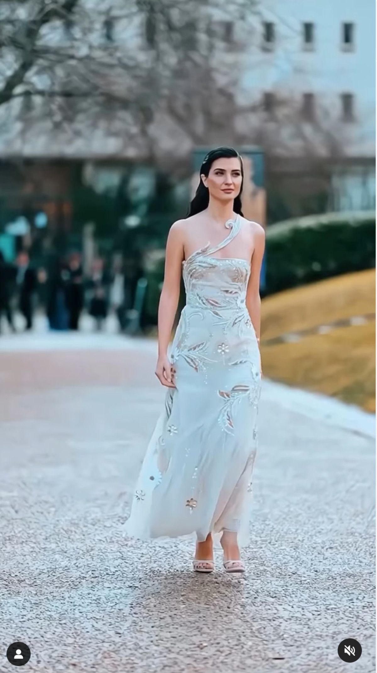 oyuncu tuba buyukustun pariste guzelligiyle buyuledi 1 V7NdCbtu