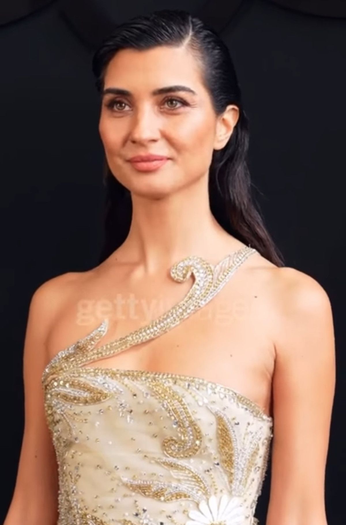 oyuncu tuba buyukustun pariste guzelligiyle buyuledi 2 kyMcuzPD