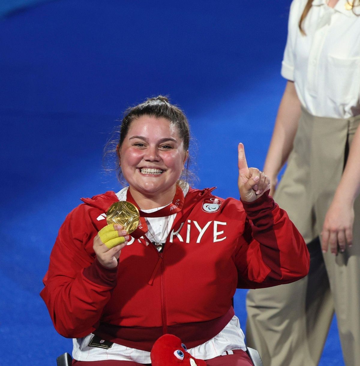 oznur cure girdi yilin paralimpik kadin sporcusu secildi 0 eSD1m8kg