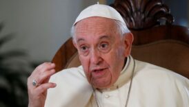 papadan sudan cagrisi muzakere masasina oturun 5D81PDW2