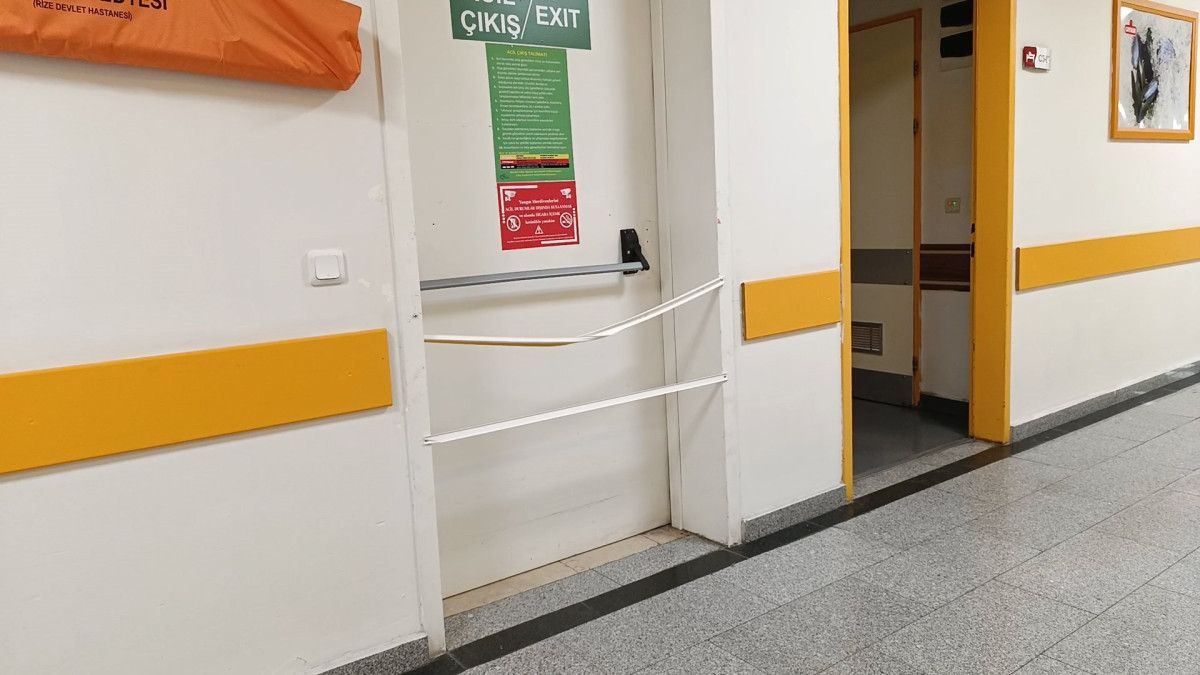 rizede hastanenin acil cikis kapilari kablo kanallariyla kapatildi 0 8ZIq2G5d