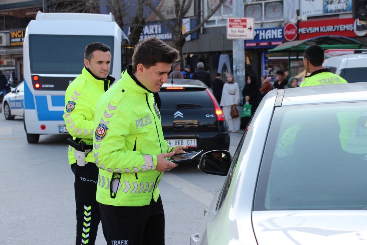 sakaryada polis ekiplerinden trafik denetimi 1