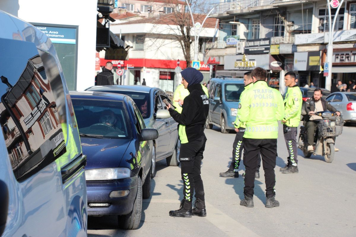 sakaryada polis ekiplerinden trafik denetimi 3 LG91RScf