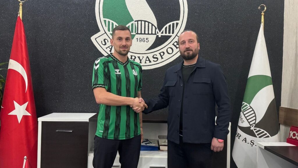 sakaryaspor burak altiparmaki kadrosuna katti 5pKH5HEX