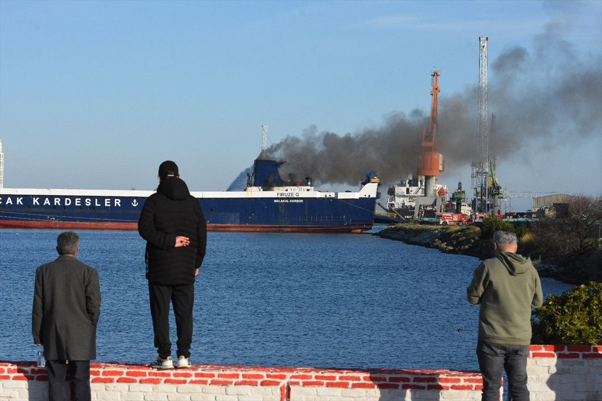 samsun limaninda bulunan gemide yangin 1 PJ5Lz1rO