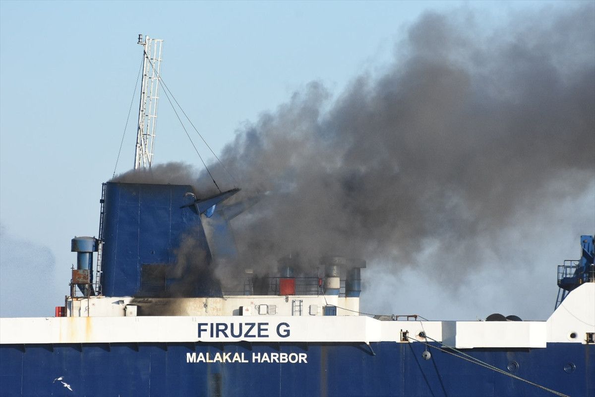 samsun limaninda bulunan gemide yangin 2 9L9mYp5i