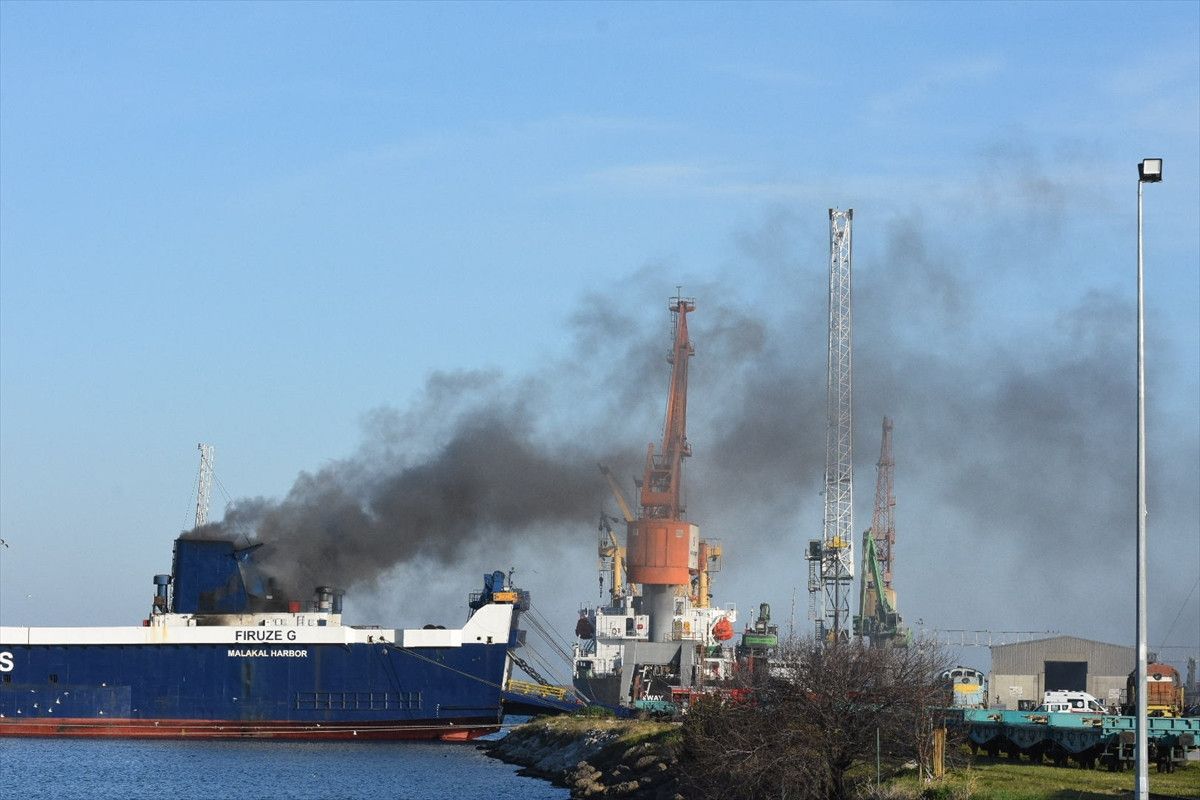 samsun limaninda bulunan gemide yangin 3 JrIVg91Y