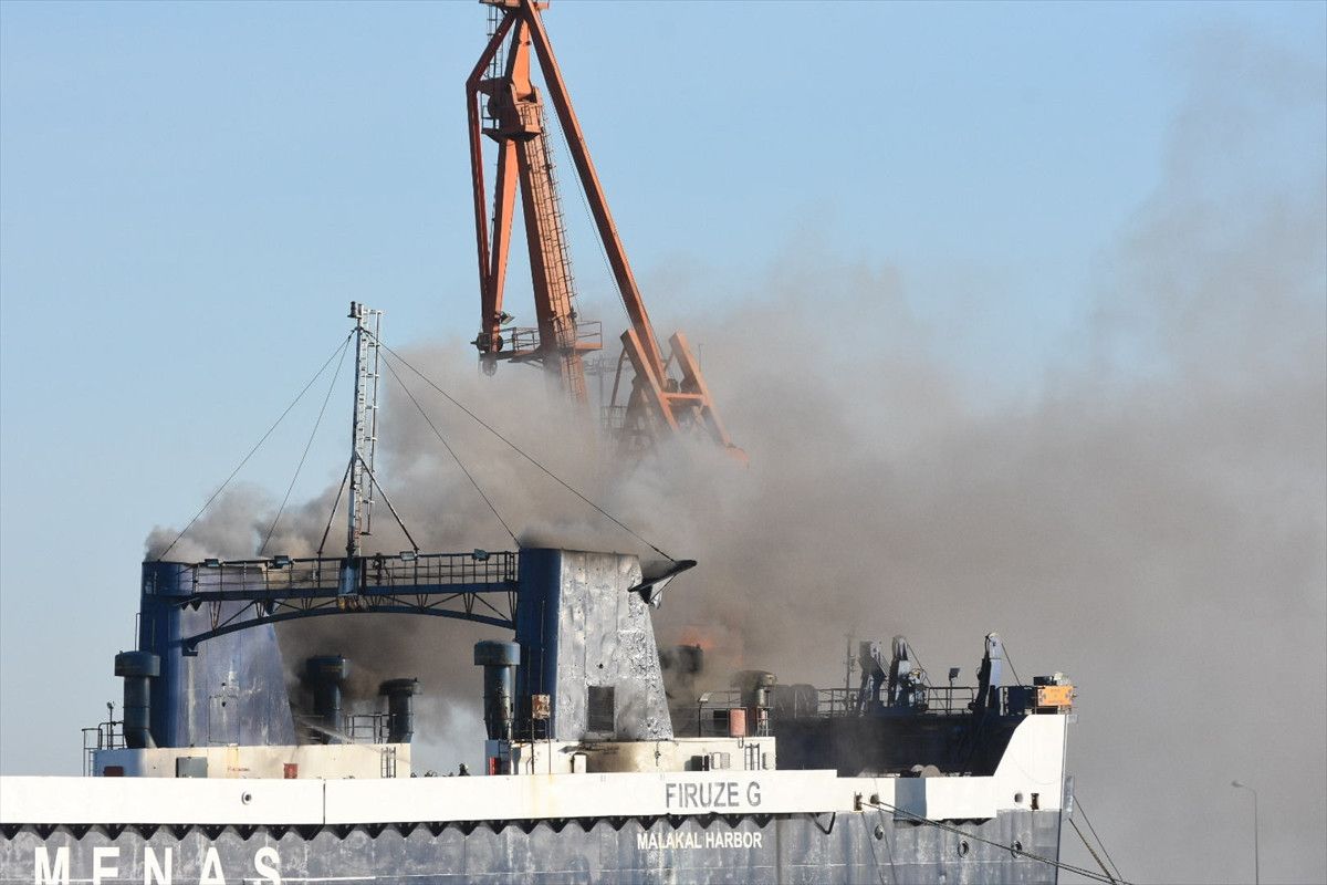 samsun limaninda bulunan gemide yangin 6 CC9mPYEZ