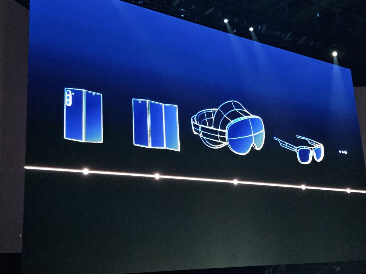 samsung dogruladi uce katlanan telefon geliyor 0