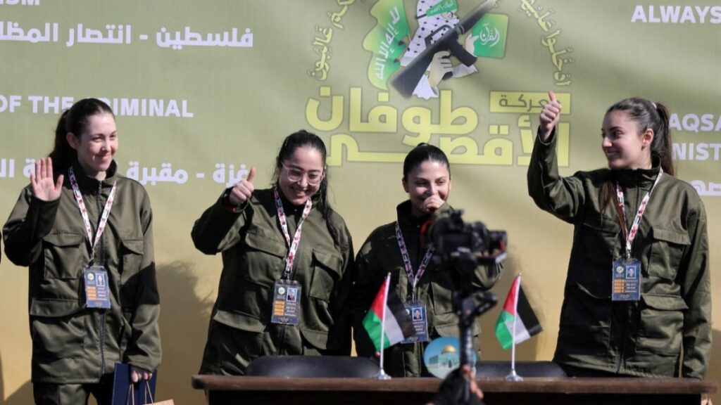 serbest birakilan israilli kadin askerler hamasa tesekkur etti BAP8DkHQ