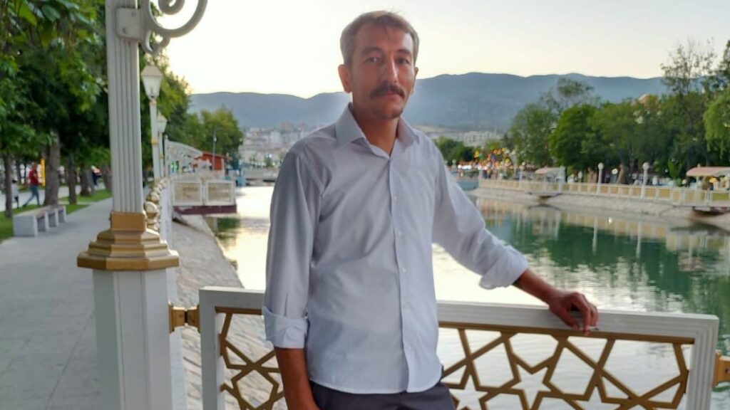 tokatta arkadasini balta ile oldurdu adam oldurdum diye bagirdi GccRUM4O