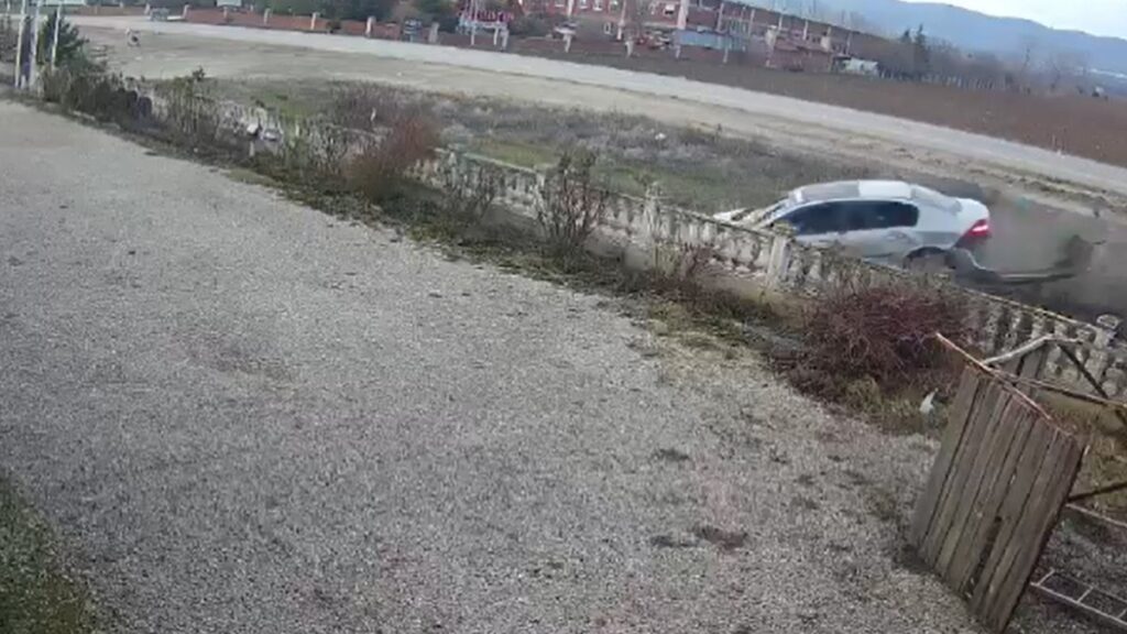 tokatta fabrika bahcesine ucan otomobilin surucusu oldu H7rhEkH6