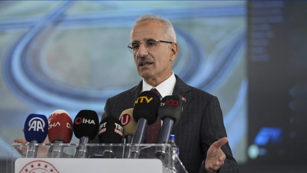 ulastirma ve altyapi bakani abdulkadir uraloglu kara yolu projeleri cagin ihtiyaclarina gore revize ediliyor wuhNXJdz