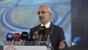 ulastirma ve altyapi bakani abdulkadir uraloglu kara yolu projeleri cagin ihtiyaclarina gore revize ediliyor wuhNXJdz