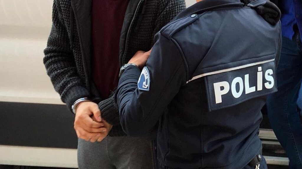 ankarada 102 suc kaydi bulunan firari hukumlu yakalandi Vzuijxgk