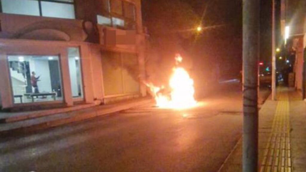 corumda seyir halindeki otomobil alev alev yandi bi4fdIND
