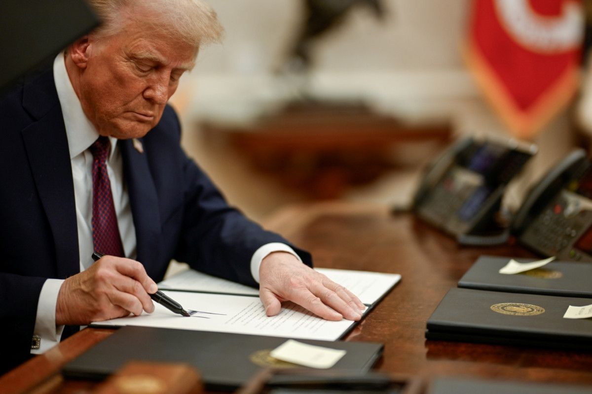 donald trump hukumeti istifa eden federal calisanlara 7 aylik maas tutarinda tazminat teklif etti