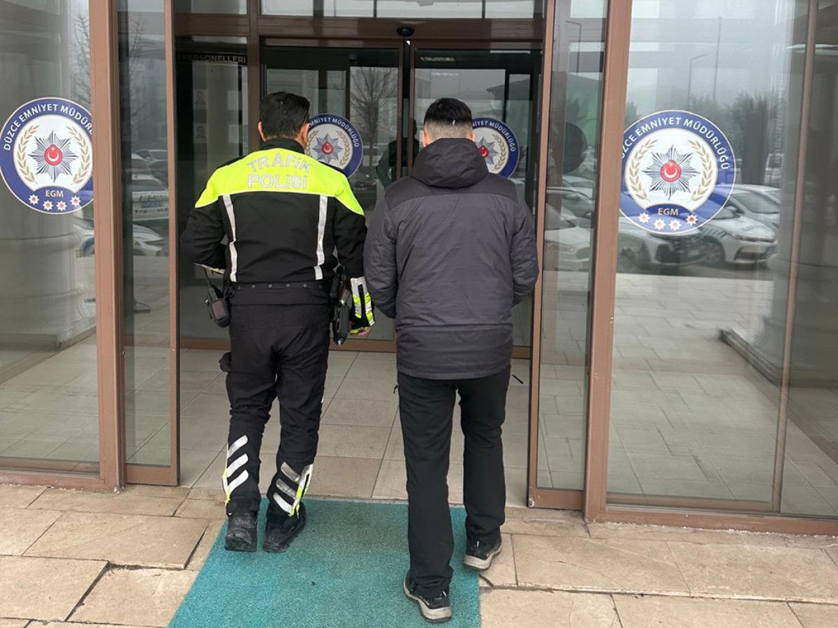 duzcede motosikletli magandanin ehliyetine el konuldu 1 C5fS9bIj