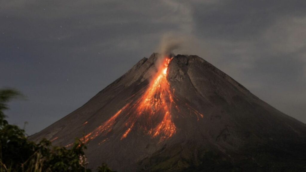 endonezyadaki semeru yanardagi patladi 7Y9mDx6I