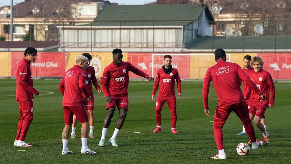 galatasaray ajax macinin hazirliklarini surdurdu TEcgEbaj