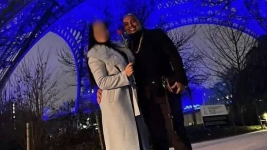 ingilterede esinin paylastigi fotograflardan dolayi yakalanan baron tutuklandi A9ATQbfM