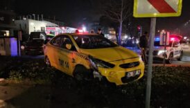 istanbul beyoglunda ani manevra taksiyi yoldan cikardi 1 yarali fHXRZ6sA