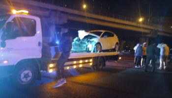 istanbul umraniyede otomobilin otobuse carptigi kazada 2 kisi yaralandi A3IZhh38