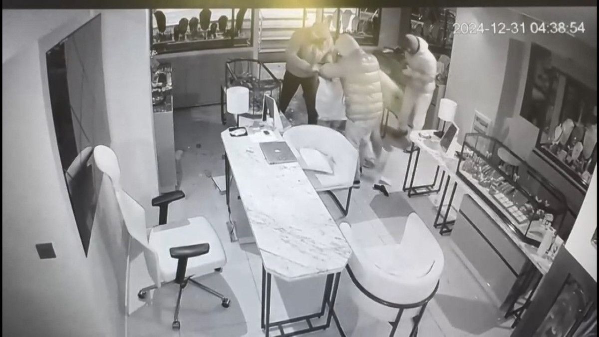 istanbulda girdikleri kuyumcuda 4 milyonluk soygun yaptilar 3 NOAl2AZB