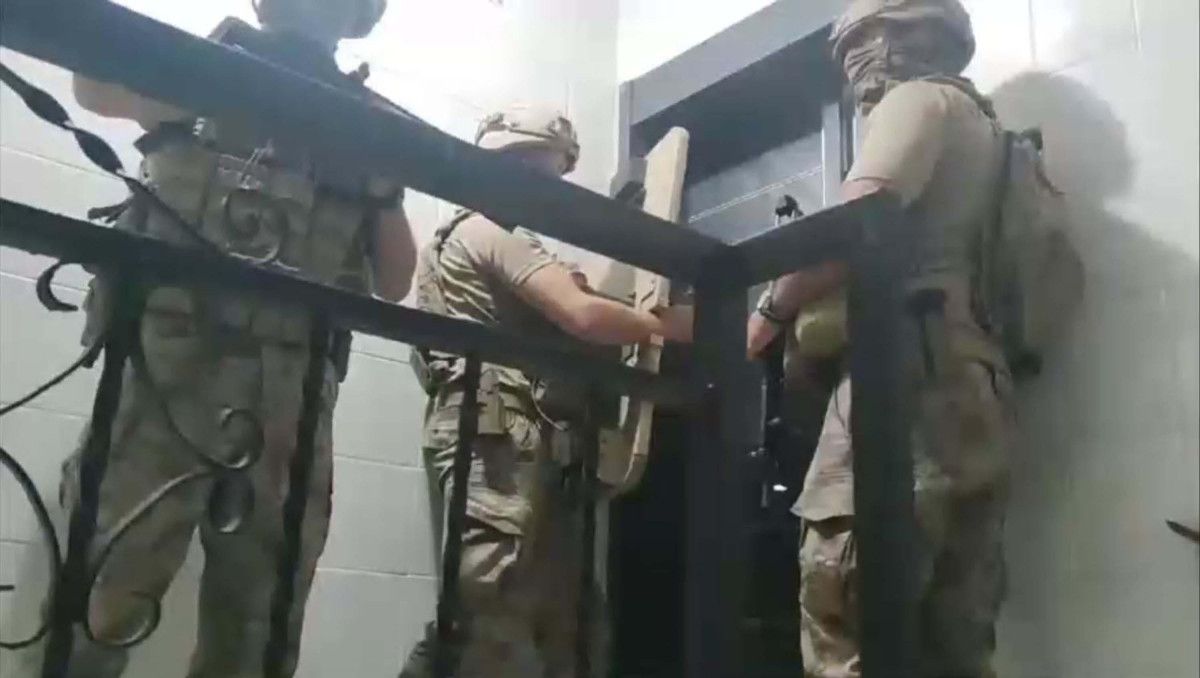 izmirde feto operasyonu 9 gozalti 1 OdD2SjA7