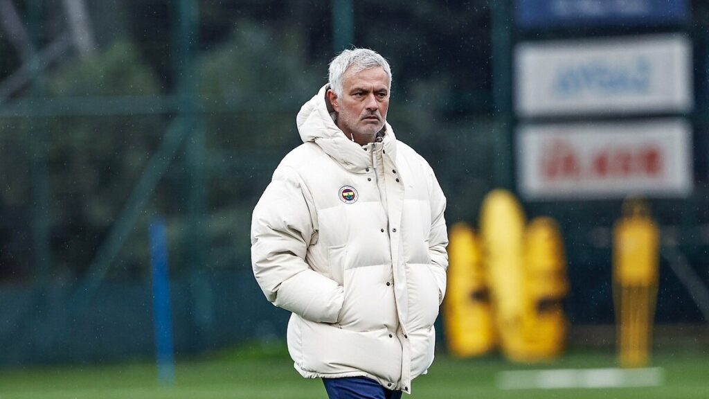 jose mourinhonun zorlu sinavi midtjylland kadrosunu kuramiyor dO56BuYk