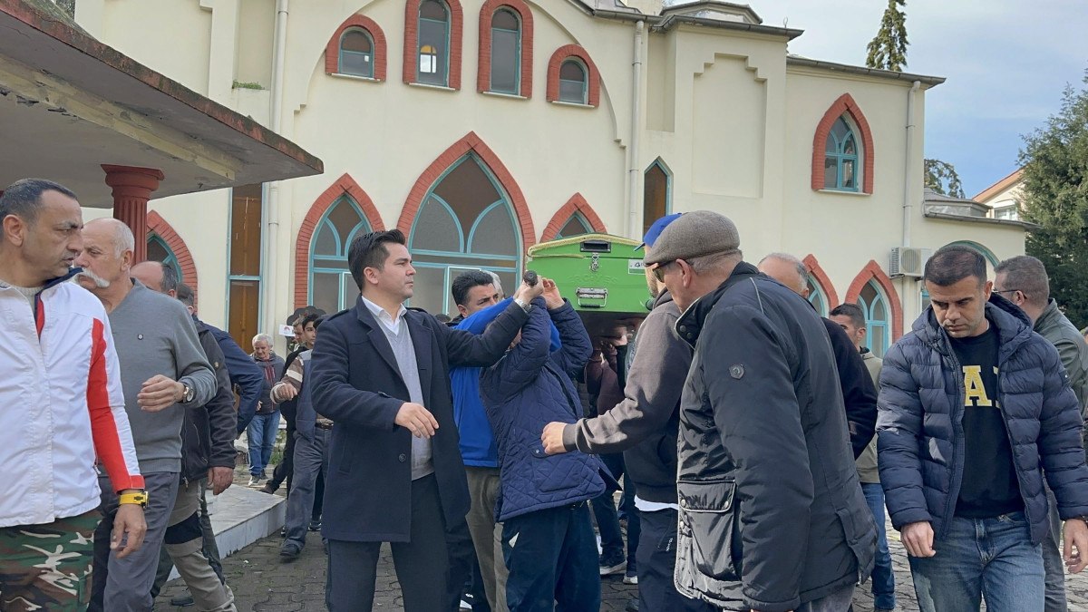 manisada 11 yil sonra yuruyen hilal son yolculuguna ugurlandi 2 M2AKPXYE