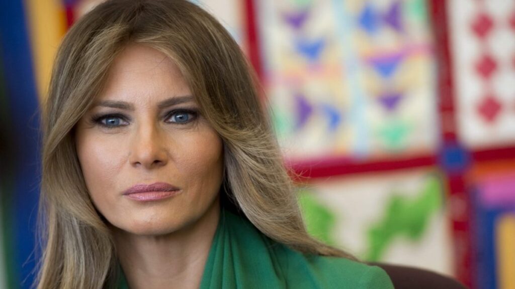 melania trumpin beyaz saraydaki resmi portresi yayinlandi XtF2g7uO