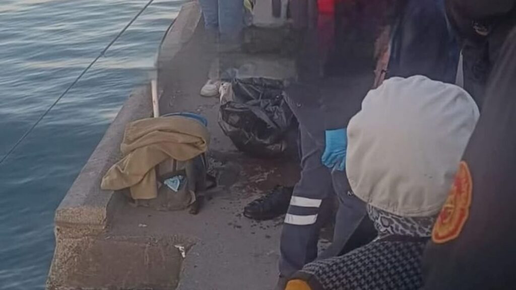 orduda balik tutarken denize dusen balikciyi arkadaslari kurtardi 7Pz3EaSb