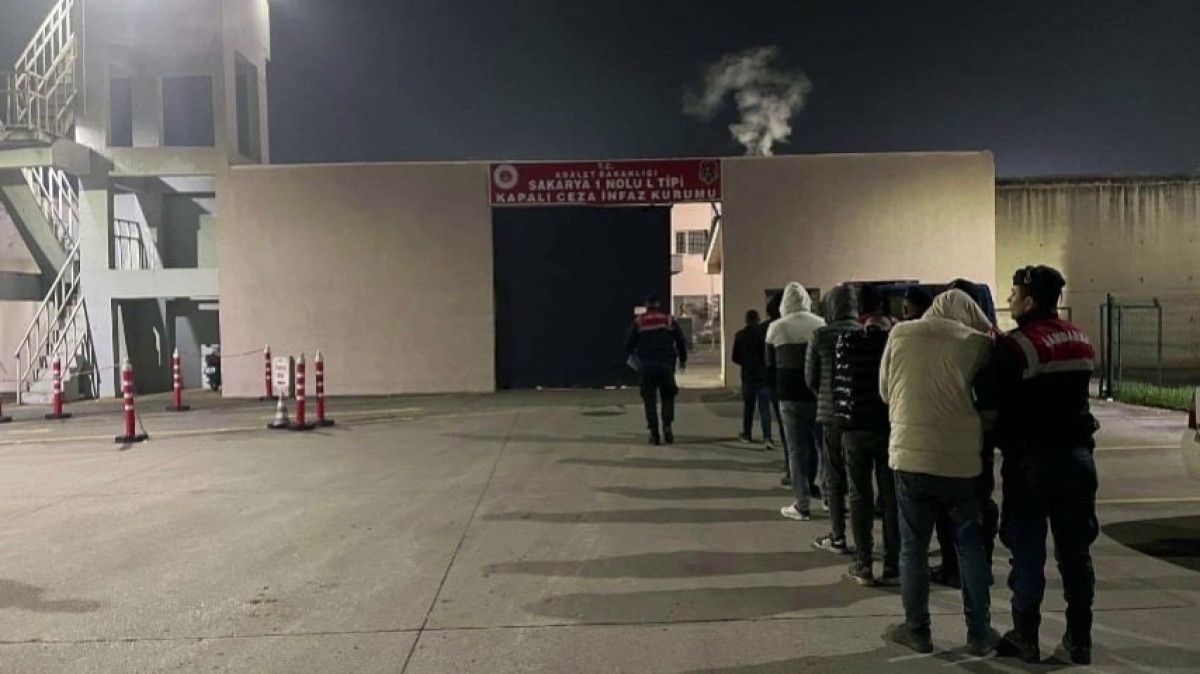 sakaryada hayvan hirsizligi yapan ceteye operasyon 7 kisi tutuklandi 1 V2pva7Yv