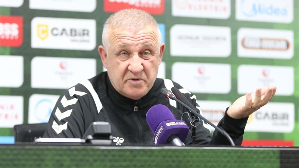 sakaryaspor mesut bakkalla yollarini ayirdi QsOE7XH8