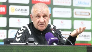 sakaryaspor mesut bakkalla yollarini ayirdi QsOE7XH8