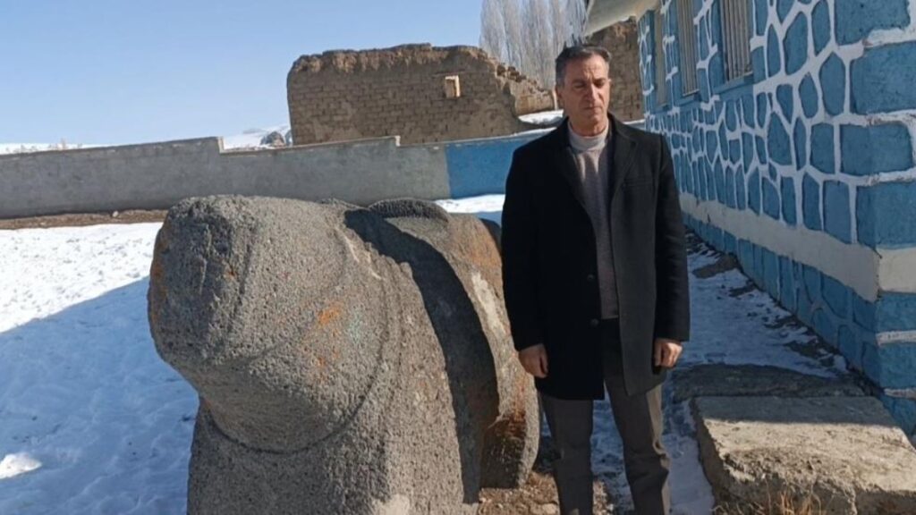 vanda tarihi eser at heykeli eski muhtara zimmetlendi 5yqKRHVV